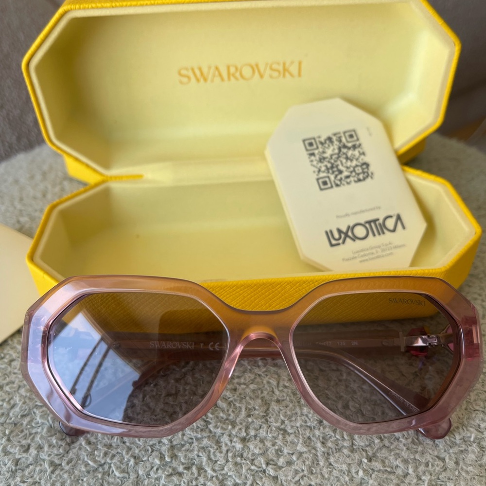 Swarovski Pink Gradient Sunglasses with Elegant Design